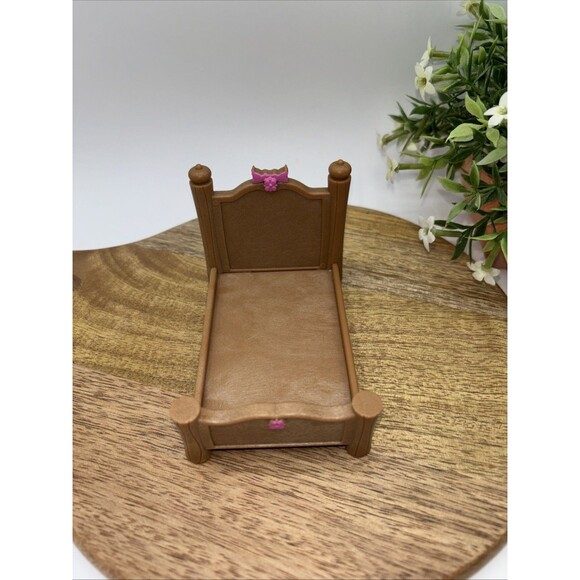 LIL WOODZEEZ Calico Critter Poster Bed 1 Piece of Furniture-Replacement-Preowned - Picture 2 of 6